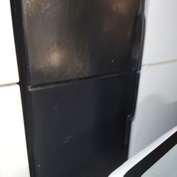 Whirlpool Refrigerator works great