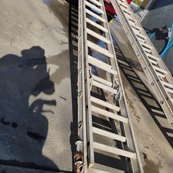 28 Ft Aluminum Extension Ladder With Levelers