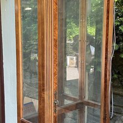 VTG Pulaski Furniture Co., Lighted Curio Cabinet
