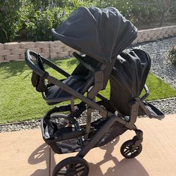 UPPAbaby Vista stroller with two RumbleSeats.