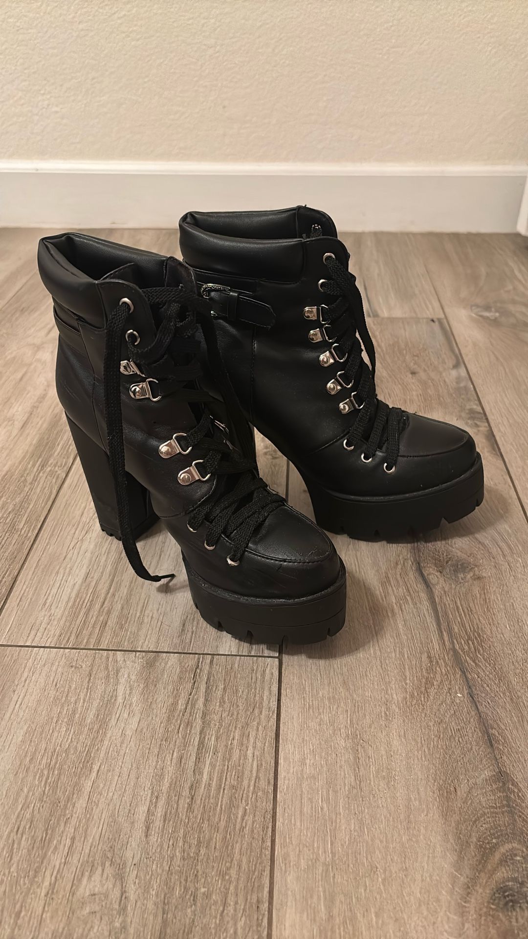 black heel boots (s 7)