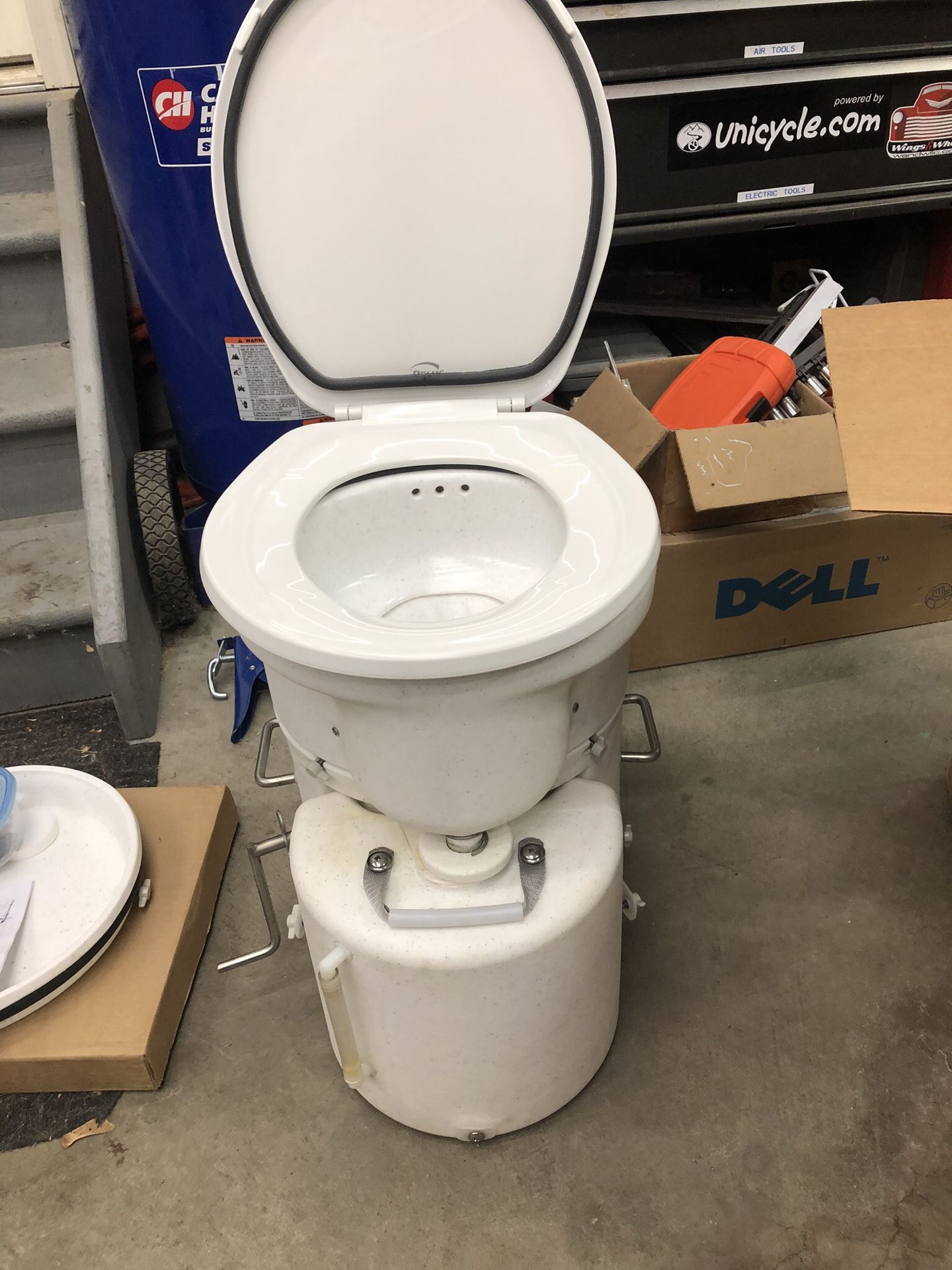 Airhead composting toilet