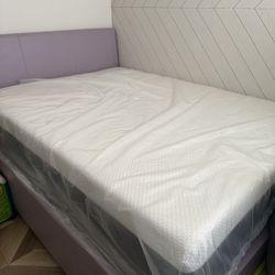 🛏️ Brand New Emma Hybrid Cooling Mattress(FULL SIZE – SEALED)+ Headboard w/ Storage 