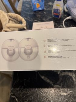 Momcozy 5 pump with charging case