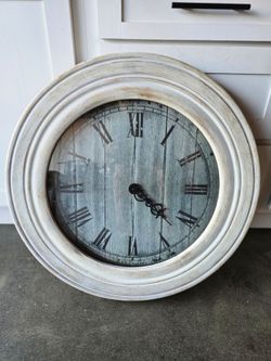 Distressed Circle Clock