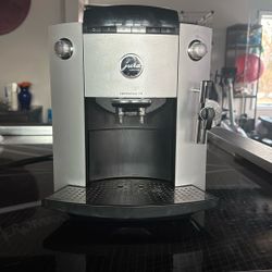 Jura F8 Coffee Espresso Machine 