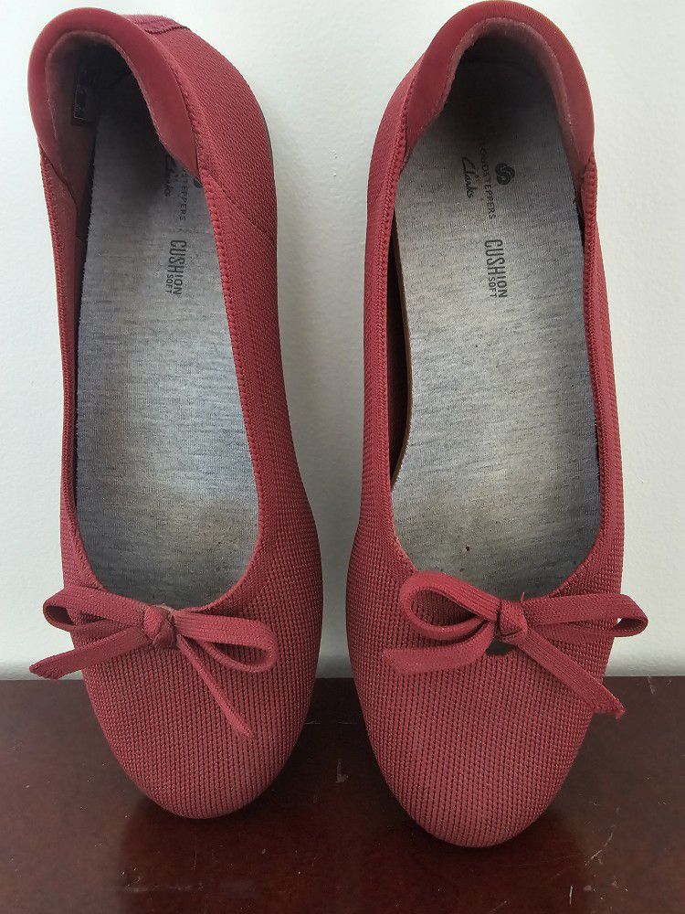 $15.00 - Women Shoes, Flats By Clark's- Steppers!  Size 9.5/Comfortable!