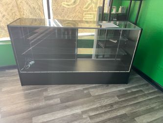6ft glass showcase