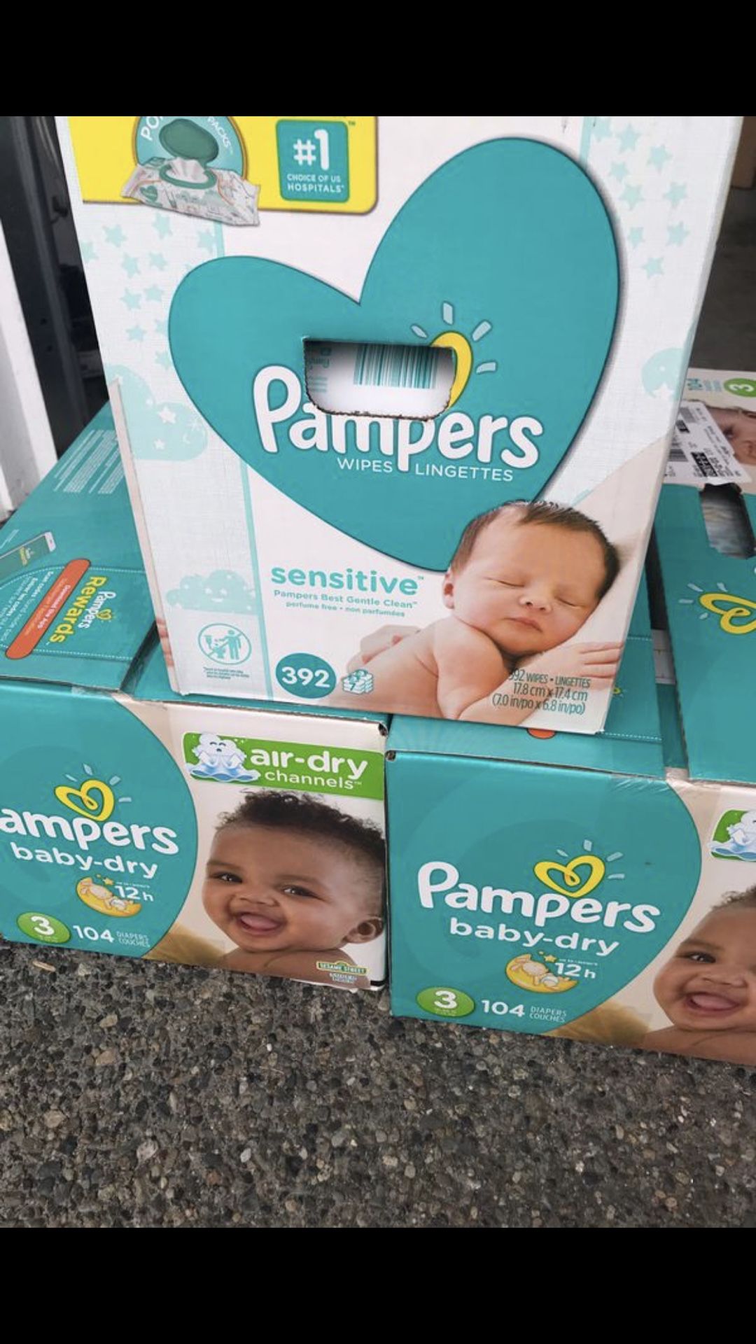 Pampers bundle. Diaper / wipes