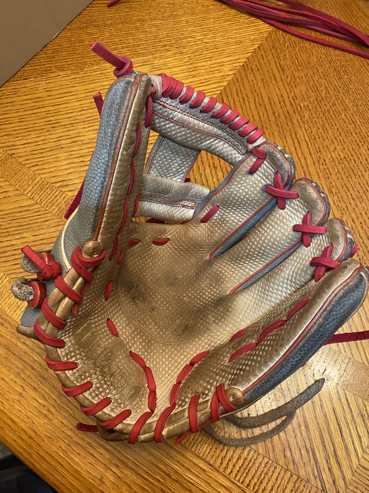 Baseball Gloves Relacing