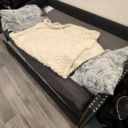 Upholstered Daybed With Twin Trundle
