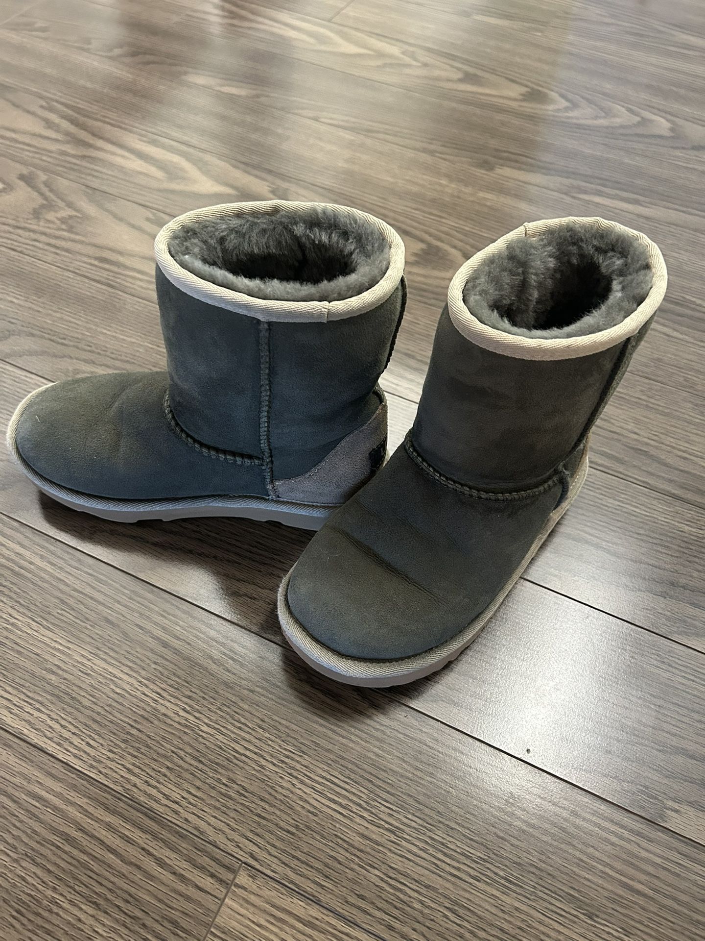 Ugg Kids Size 1