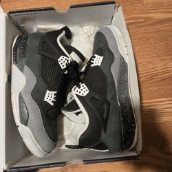 Jordan 4s