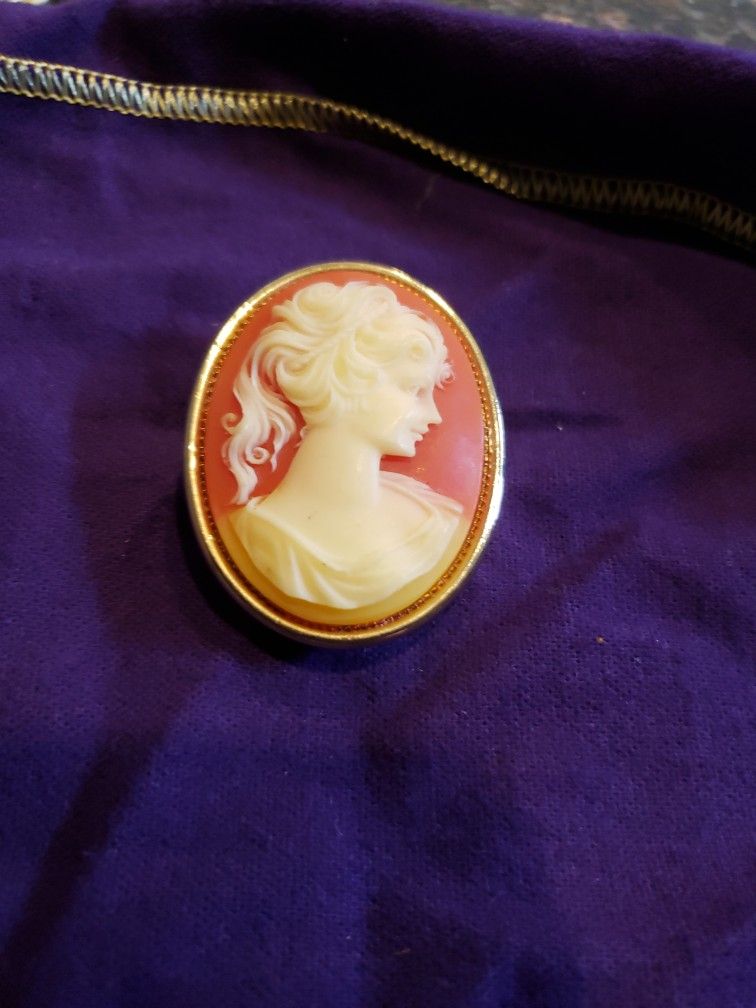 VINTAGE 2 INCH CAMEO LOCKET/PENDANT/PIN WITH ORIGINAL PERFUME CREME