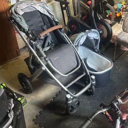 Uppababy Vista stroller With Bassinet