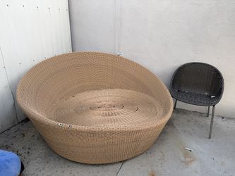 Large Outdoor Orbit Lounge Chair