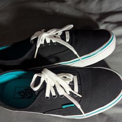 VANS black and white tennis shoes size  6.5MEN/8.0 WOMEN