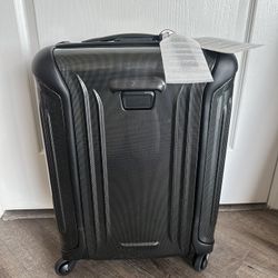 TUMI Vapor 22” Carry-On Hardcase Spinner Luggage NEW