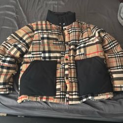 Burberry Puffer jacket Size XL