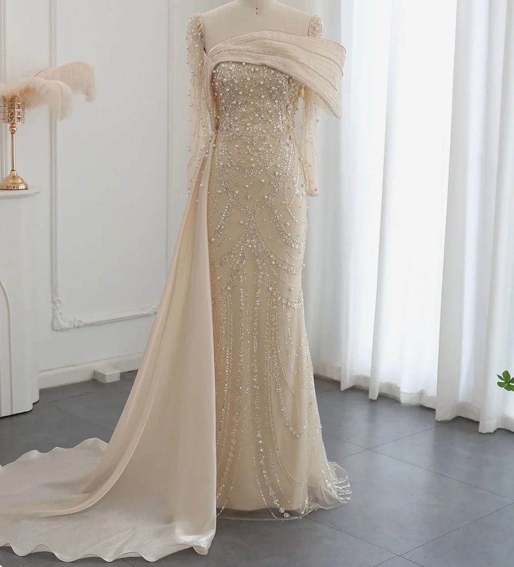 BRAND NEW ELEGANT Cream Gold Dress Size 2