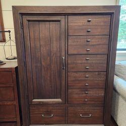 Hodgson 7 Drawer 38'' W Gentleman's Chest