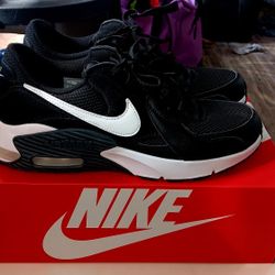 Nike Air Max Excee Women’s Size 11 – Brand New (Tried On Only)