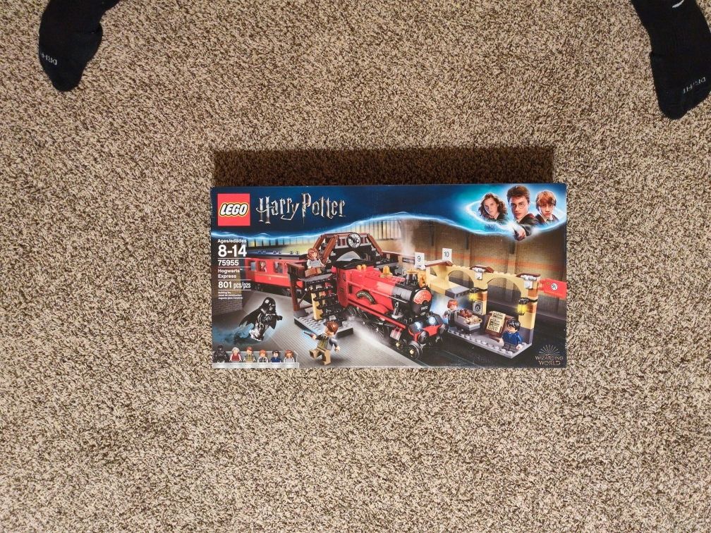 NEW IN BOX Lego Harry Potter Hogwarts Express (75955)