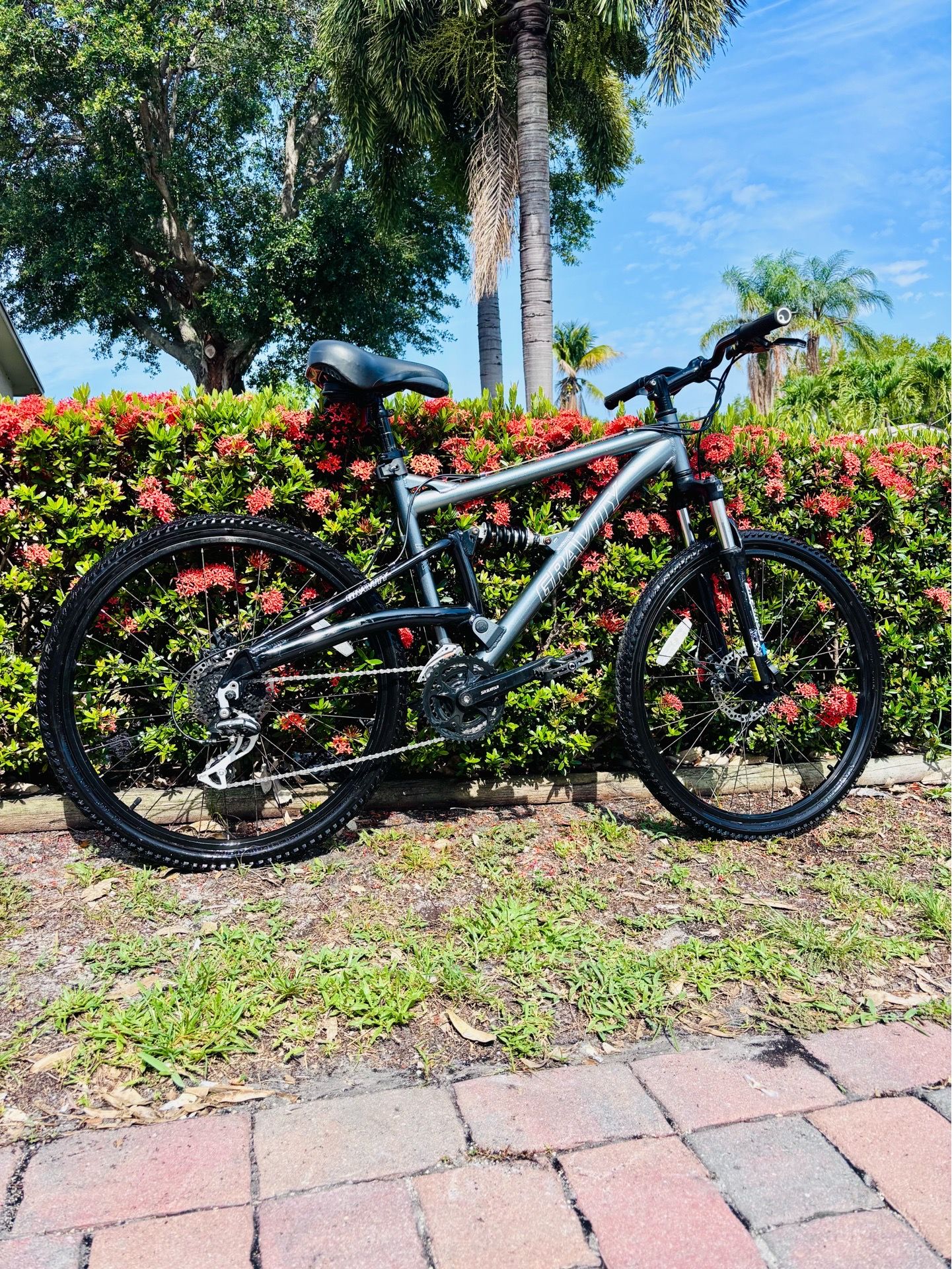 Gravity FSX Full Suspension Mountain Bike 26โ Shimano Disc Brakes 19โ Frame Ready Ride