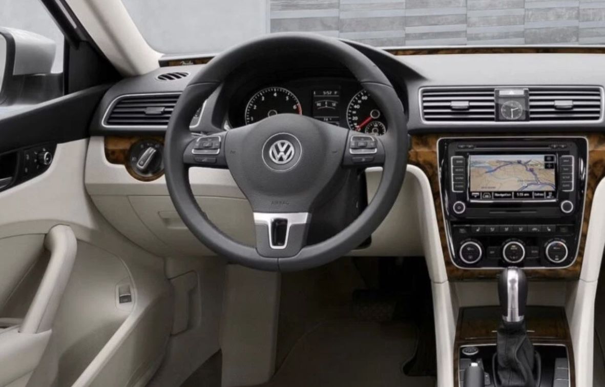 !! OEM VOLKSWAGEN PASSAT 2010-12 STEERING WHEEL MOUNTED Air bag BLACK Leather PART #(contact info removed)8 !!
