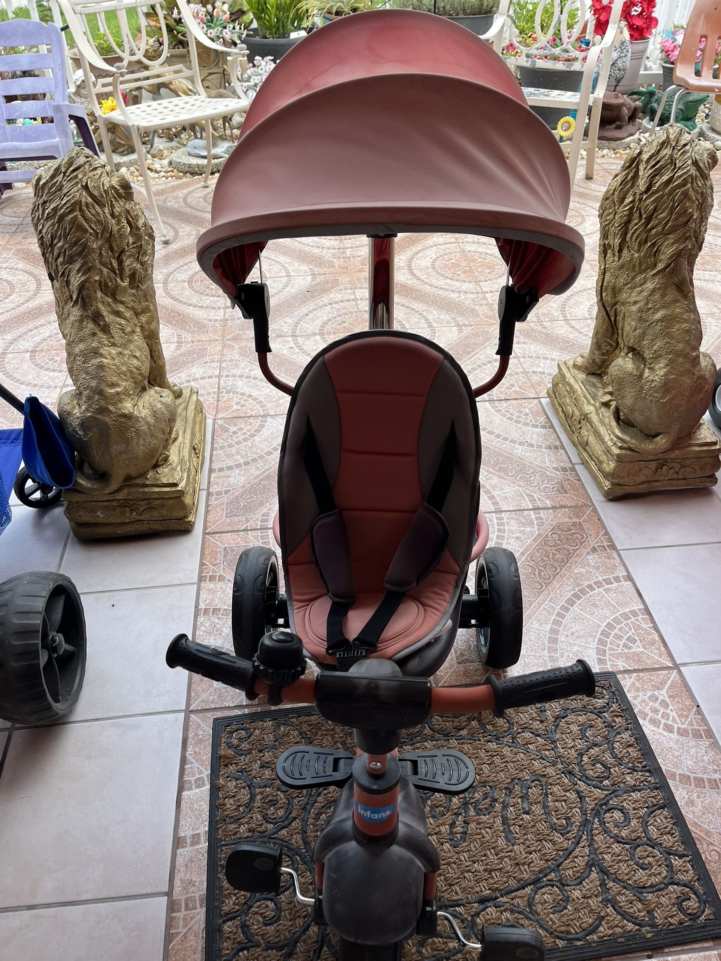 Velocipido for children who can push and the child can also pedal. It runs very well with wide wheels for all types of terrain. It comes with a safety