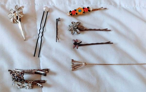 Small Lot Of Vintage/antique Hair Pins Barettes Ect