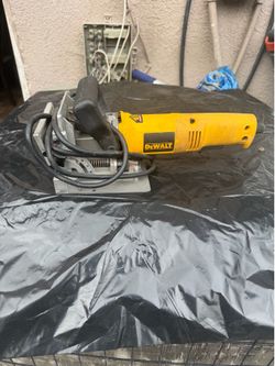 engalletadora industrial DEWALT DW682K de 6.5 amperios