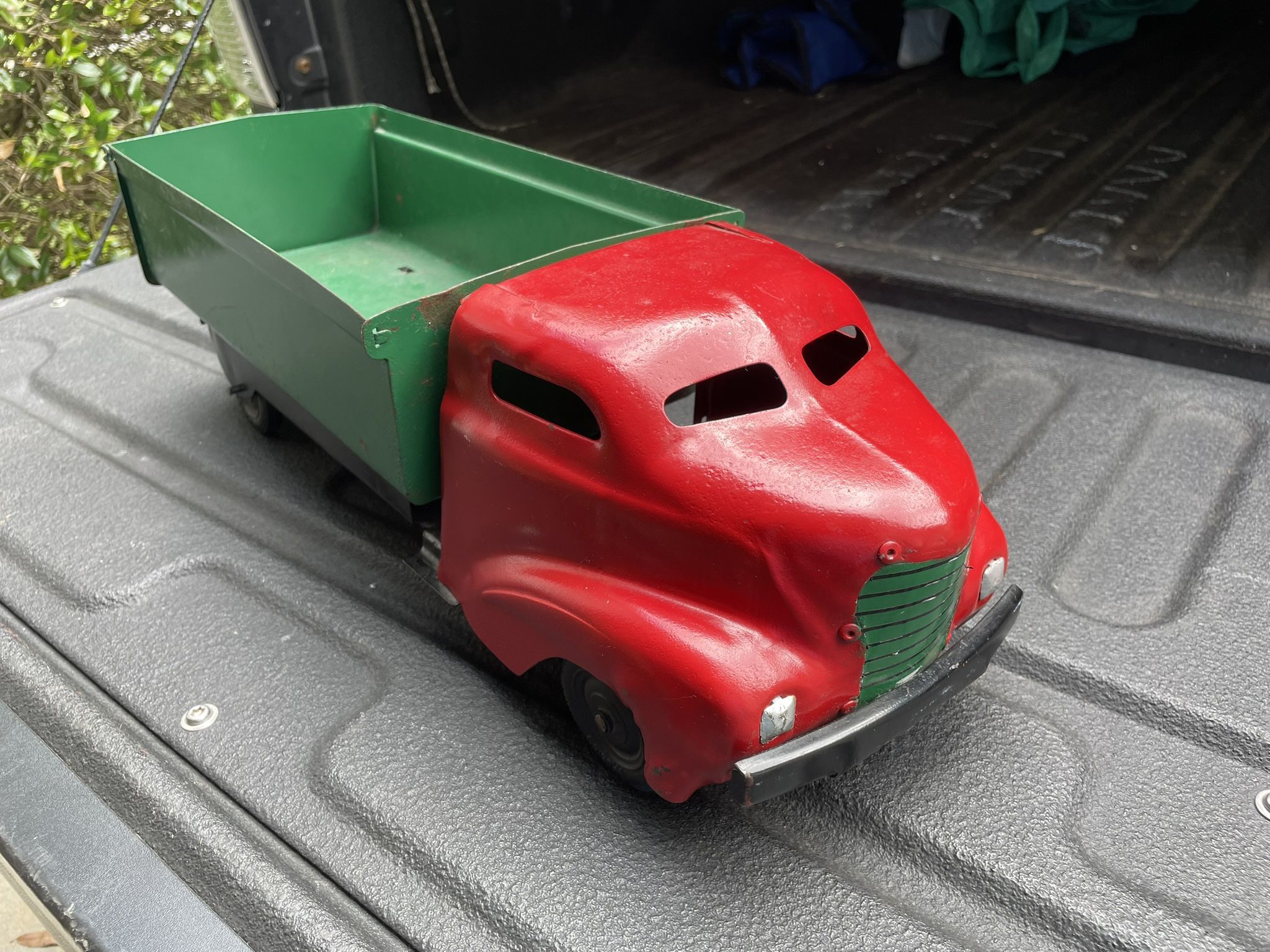 1940s Wyandotte All Metal Prop. company Dump truck