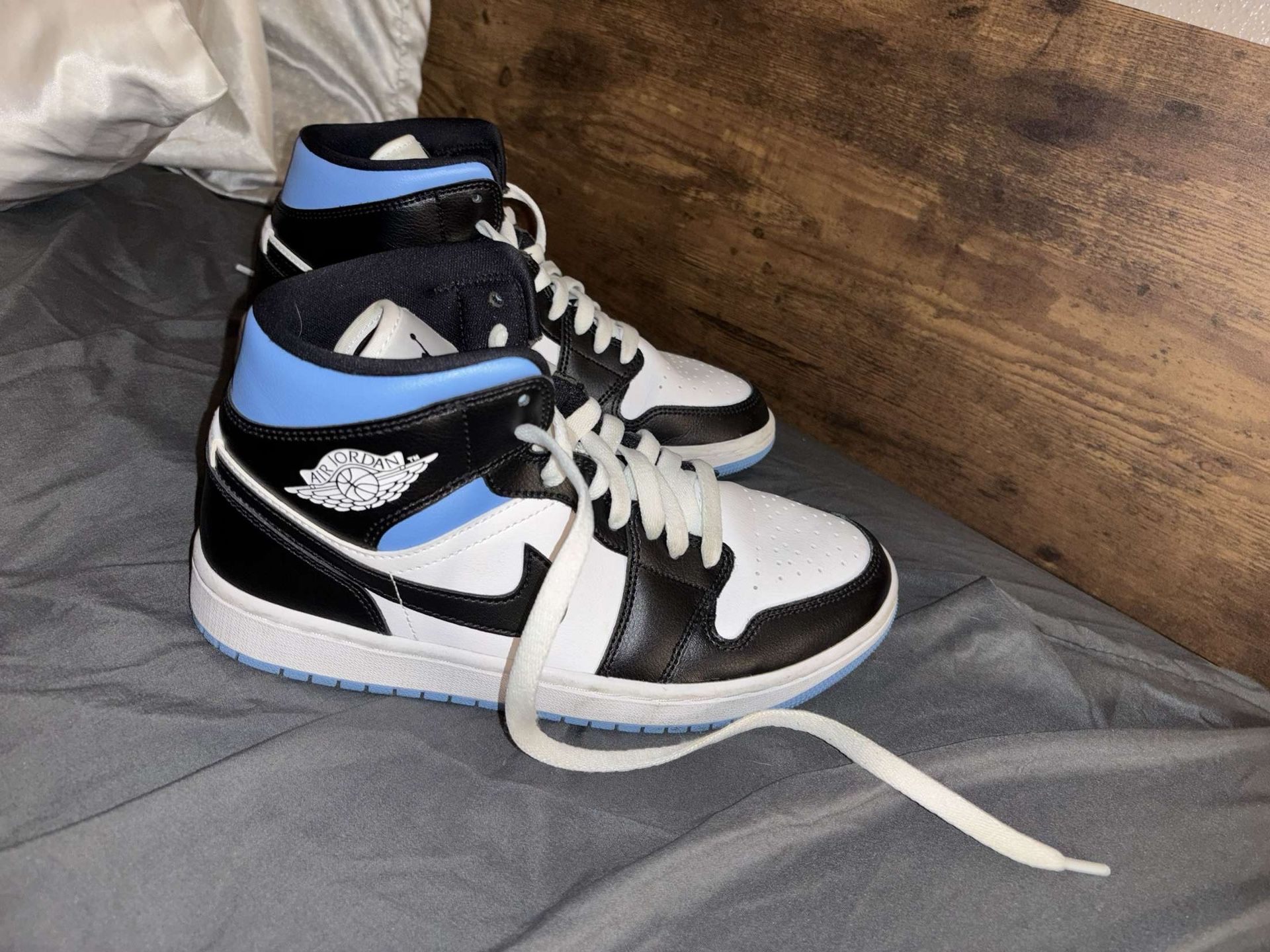 Women’s University Blue Jordan 1 mid
