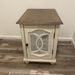 Raelyn Chairside End Table 