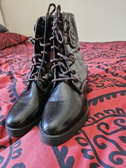 Women Boats Size 9