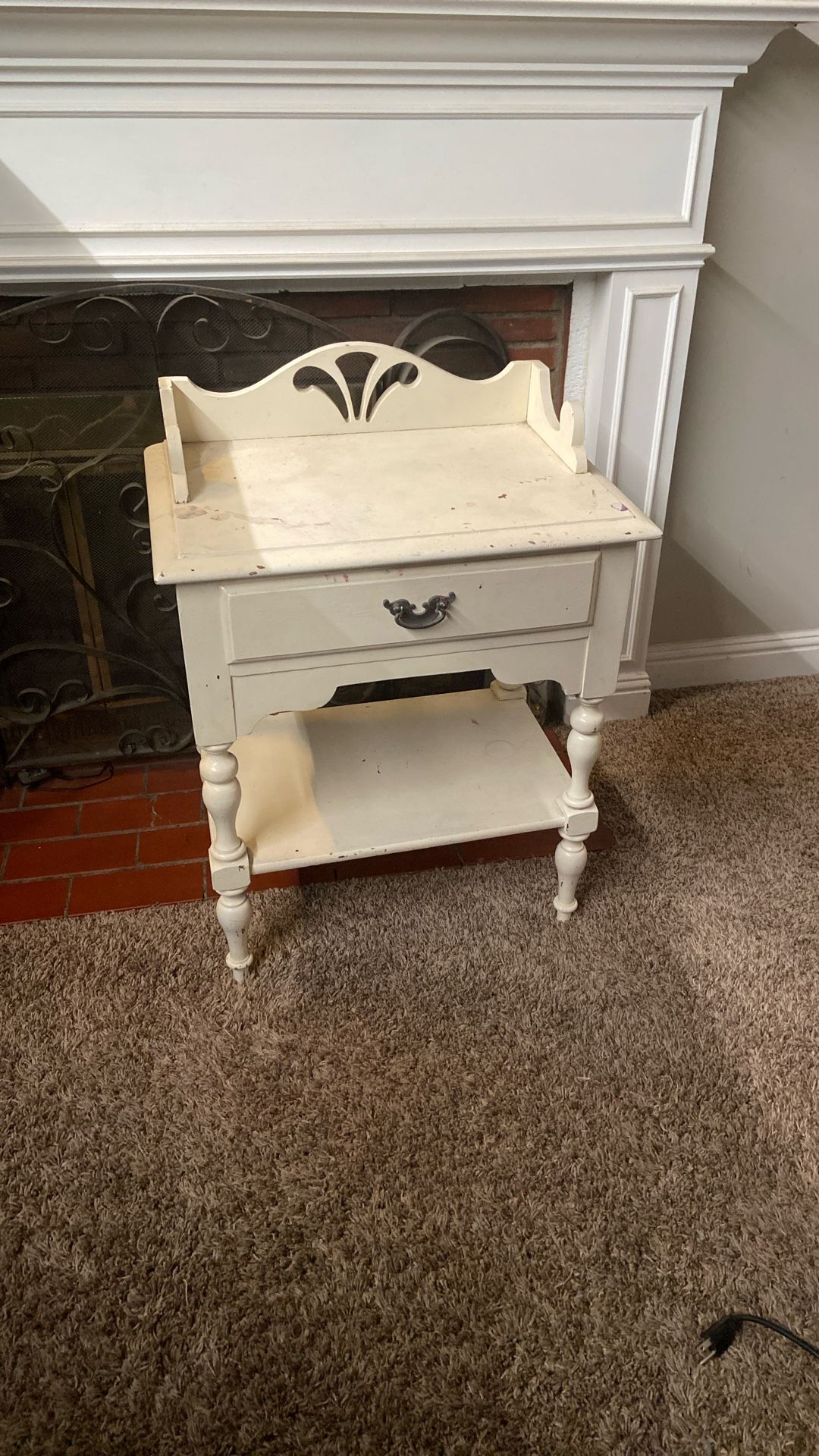 Nightstand ( Broyhill Premier ) Penn Colony 