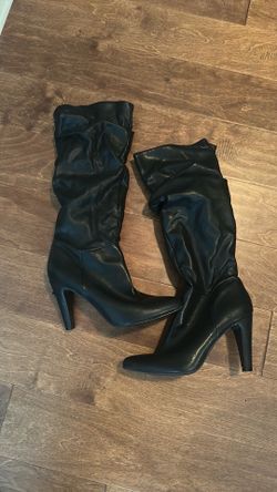 Women black soft pleather size 9 boot