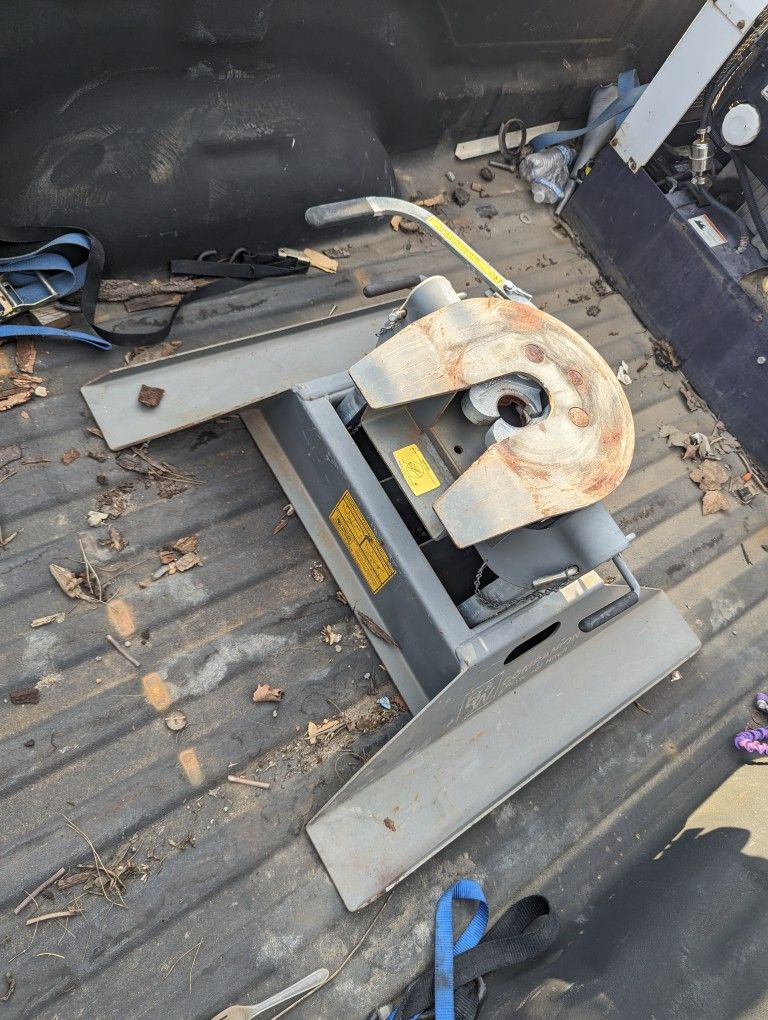 B&W Companion 5th Wheel Hitch for Sale in Redlands, CA OfferUp