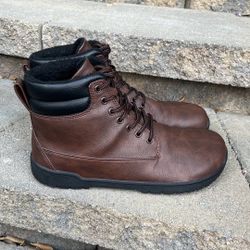 Feelgrounds Boots Men’s 9 / Women’s 11