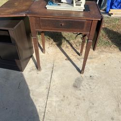 Vintage Sewing machine and Table