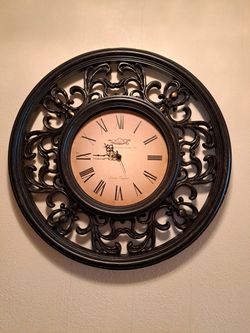 Large Wall Battery Ornated ClockLarge Wall Battery Ornated Clock