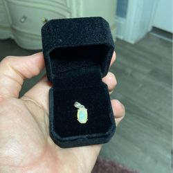Welo Opal Pendant