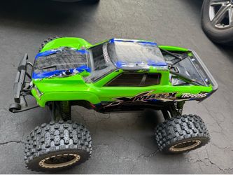 RC car Traxxas x- Maxx with dual charger