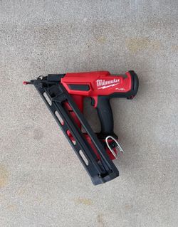 Milwaukee M18 FUEL 18-Volt Lithium-Ion Brushless Cordless Gen II 15-Gauge Angled Finish Nailer (Tool-Only)