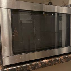 General Electric Microwave Oven - 