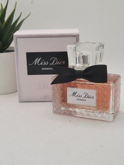 DIOR
Miss Dior Essence
1.2 fl⭐️