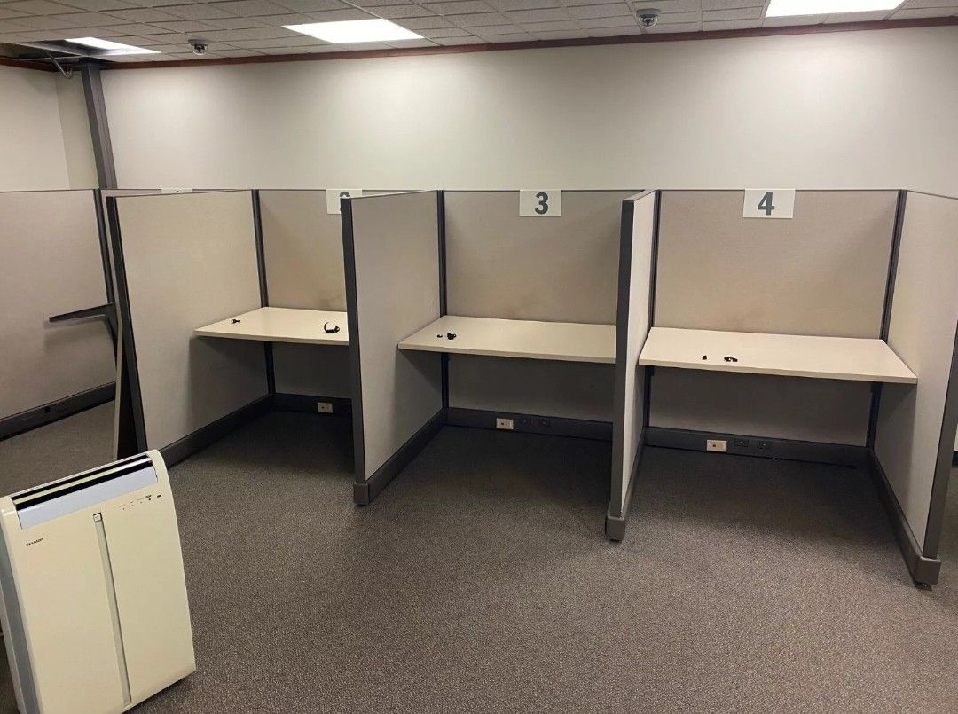 4' X 2" CALL CENTER CUBICLES