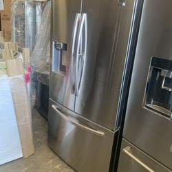 New Out Box Samsung French Door Refrigerator With Food Showcase 