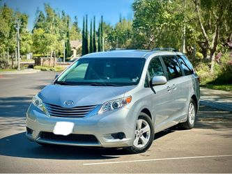 2015 Toyota Sienna – Clean, Reliable Family Van